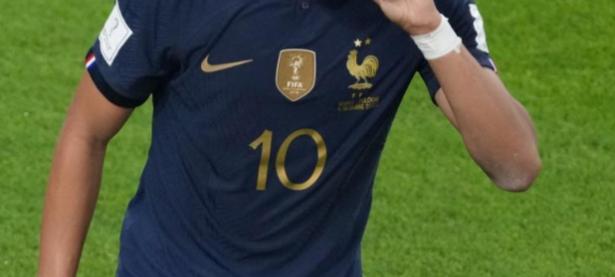 AYX-包含JackeyLove回归赛场，出色防守首场状态亮眼，法国队观众沸腾！的词条