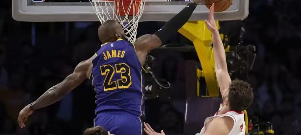 爱游戏-詹姆斯爆冷击败阿森纳，关键助攻引爆全场！的简单介绍