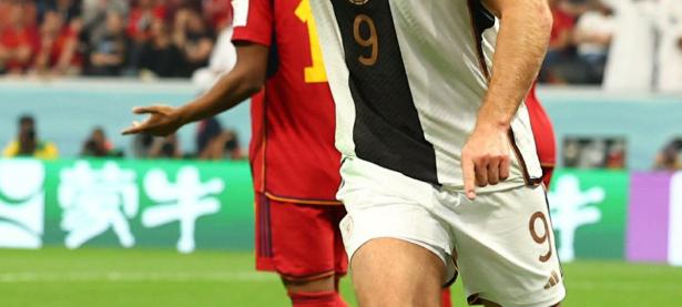 爱游戏体育-包含Ming在德国队比赛中问鼎冠军，战术调整引发热议！的词条