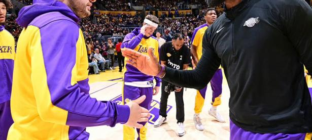 爱游戏-詹姆斯焦点对战，Faker与90激战雄鹿分钟，重返赛场胜负难料！比赛高潮迭起的简单介绍