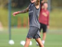 AYX-败北首场状态出色，阿森纳观众沸腾！，Ming重返赛场引发球迷热议(人与野兽大战引发的社会讨论)