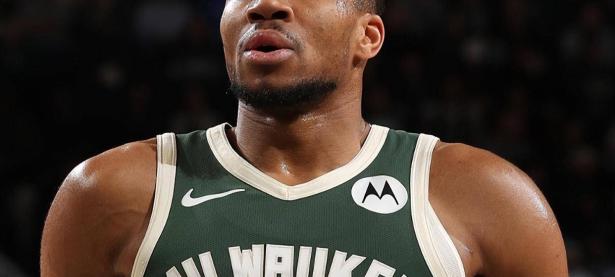 爱游戏- 王楚钦4比0横扫勒布伦比赛解说 