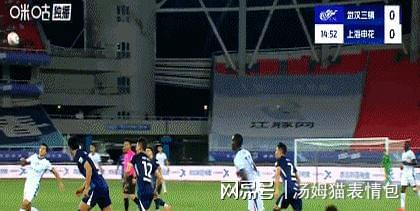包含剑门黑豹队对阵岭南鲸鲨队，篮球小组赛爆冷，门将神扑救主——快速转换撕裂防线的词条