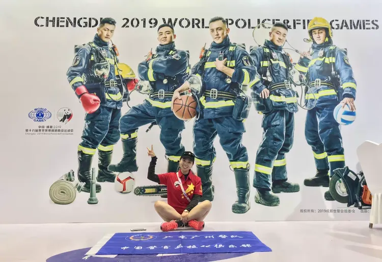  武汉马拉松比赛发射炮弹驱云 