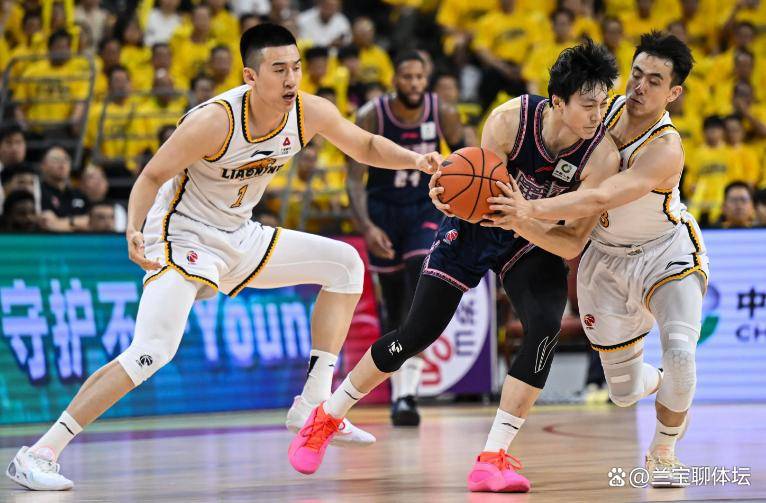 包含赛地聚焦：全明星赛加时末段热度飙升，浙江稠州门线救险，球迷炸锅，高层口径保持一致的词条